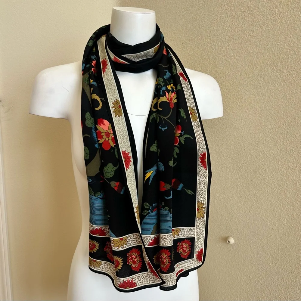 The Metropolitan Museum of Art OS NWOT Oing Scarf Japan Black Multi Floral